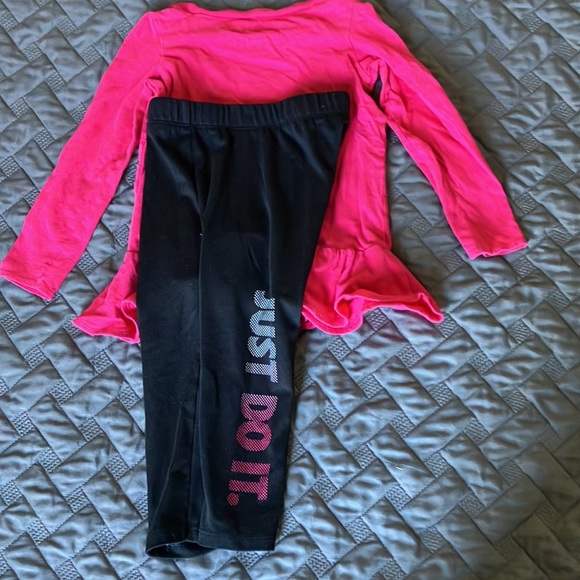 Nike set with sparkly check on top and matching logo bottoms. - Picture 5 of 5